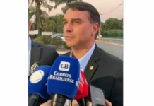 Flávio Bolsonaro reage à condenação do pai e pede anistia ampla