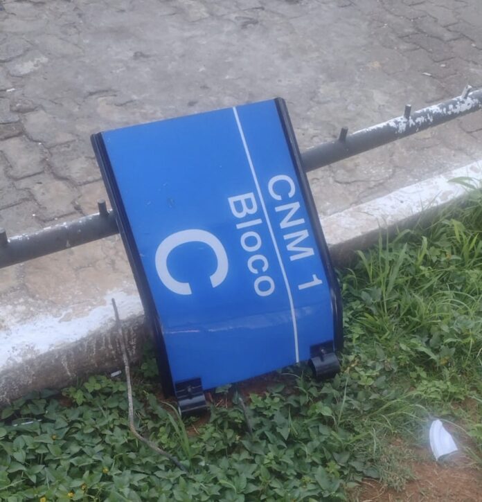 17.11. Depredação de placas de endereçamento. Foto Divulgação Administração Regional de Ceilândia2