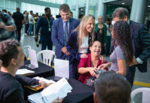 Mais de 300 celulares recuperados são devolvidos aos proprietários no DF