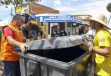 GDF faz mutirão de limpeza e distribui 35 novos contêineres para descarte de lixo no Riacho Fundo II
