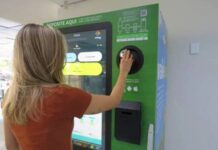 População recebe desconto na conta de energia em troca de resíduos recicláveis