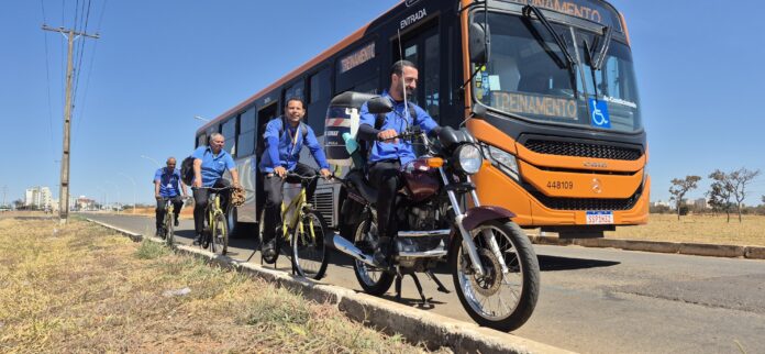 ônibus ciclistas