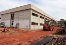 Construção da primeira escola pública de Arniqueira entra na fase de acabamento