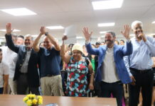 Cinquenta moradores do Residencial Tamanduá, no Recanto das Emas, recebem escrituras gratuitas