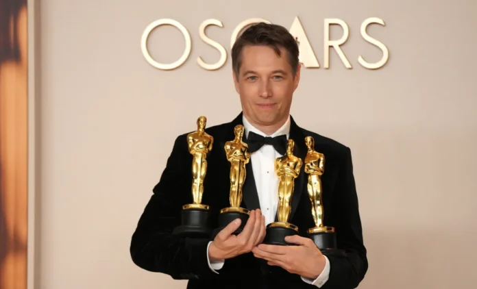 sean-baker-oscar-e1740978361881