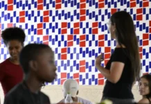 Obra de Athos Bulcão ganha vida em escola francesa