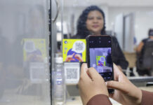 Com apoio do GDF, tecnologia em Libras amplia acesso de eleitores surdos a serviços do TRE-DF