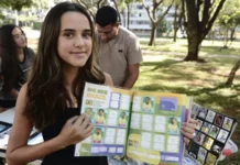 Febre pelas figurinhas da Copa conquista fãs de todas as idades