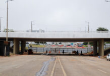 Viaduto em obras no Eixão Norte terá faixas de rolamento inferiores liberadas neste domingo (31)