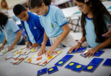 Água Mineral ganha bancos com azulejos inspirados em desenhos de estudantes