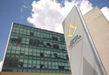 Deputado apresenta projeto para revogar lei do banheiro grátis no DF