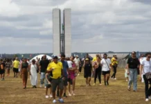 Desfile de 7 de Setembro reúne cerca de 70 mil pessoas na Esplanada