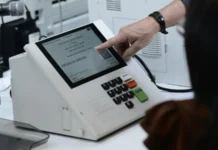157 votos foram registrados após 17h no Distrito Federal, segundo o TRE-DF